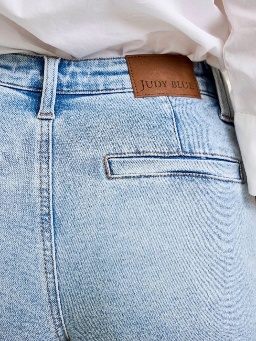 HIGH WAIST LIGHT WASH DENIM TROUSER SHORTS - Picture 3 of 4